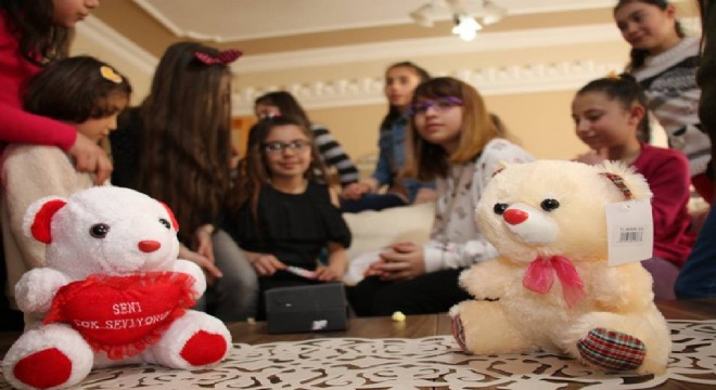  Doğum günü partisinde hediyeleri sakladılar 